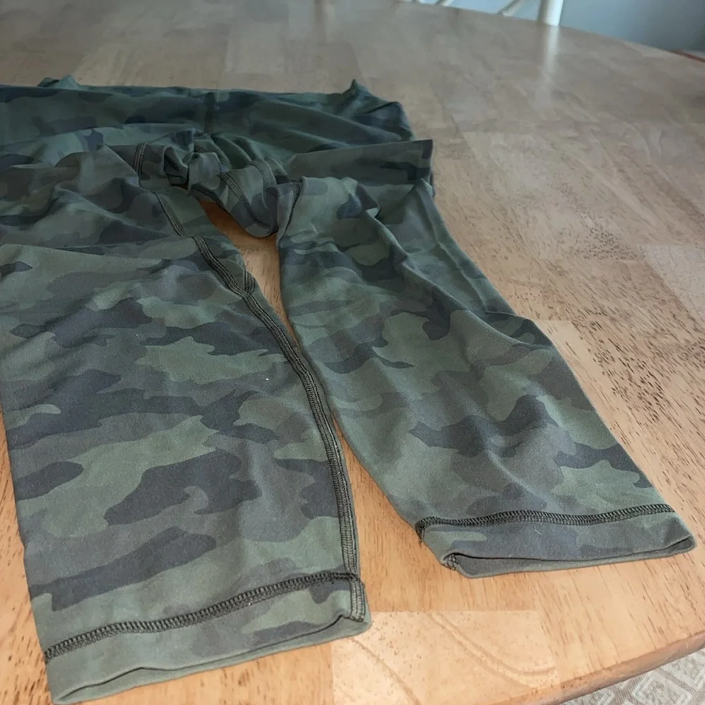 Camo Lululemon Leggings - Picture 15 of 15